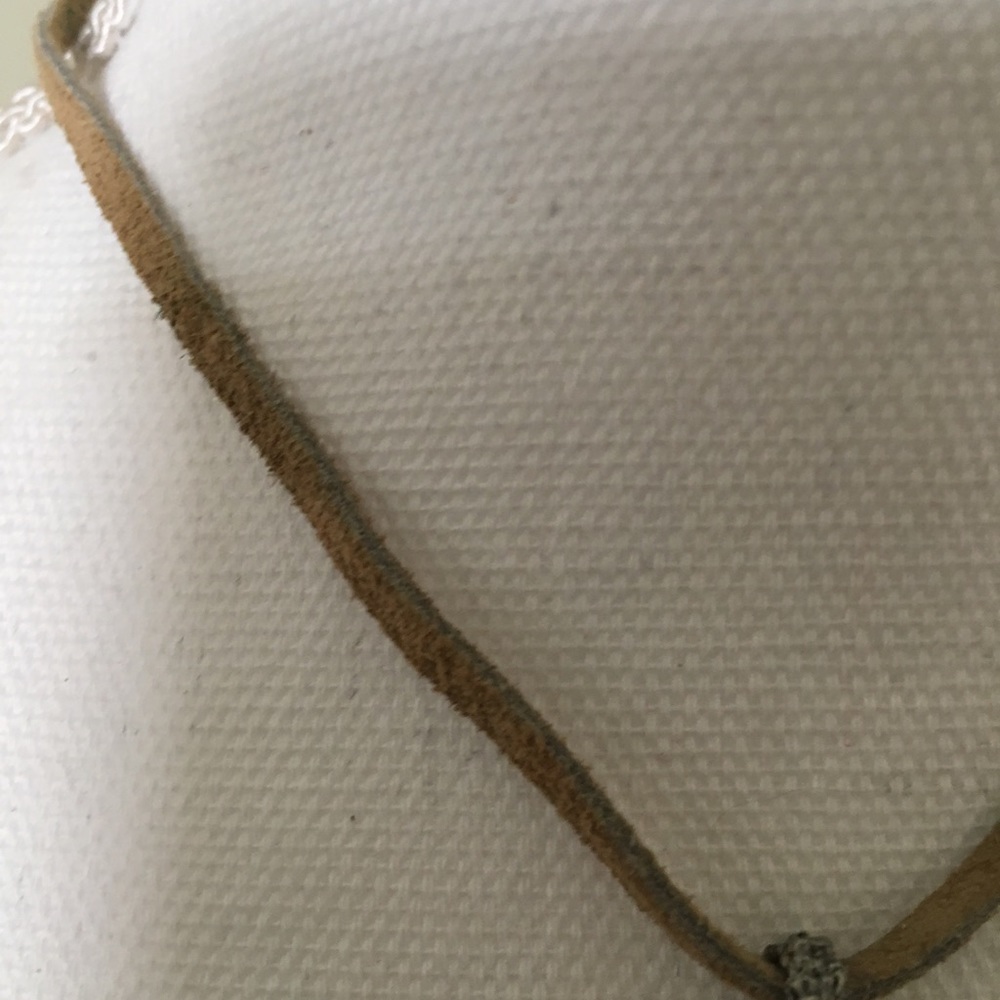 Handmade Flower Shell Choker - Picture 5 of 6